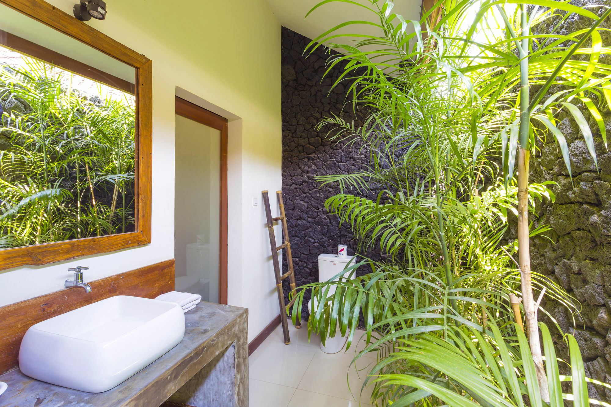 Big Brother Surf Inn Canggu Exterior foto